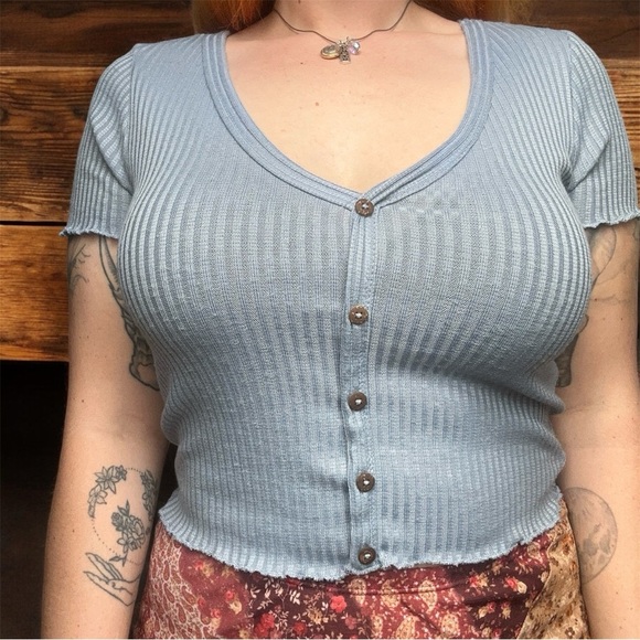 Streetwear Society Blue Ribbed Short Sleeve Cotton V Neck False Button Crop Top - Picture 2 of 10